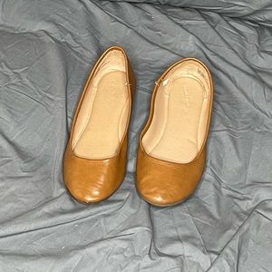 Universal Thread tan ballet flats 7W
